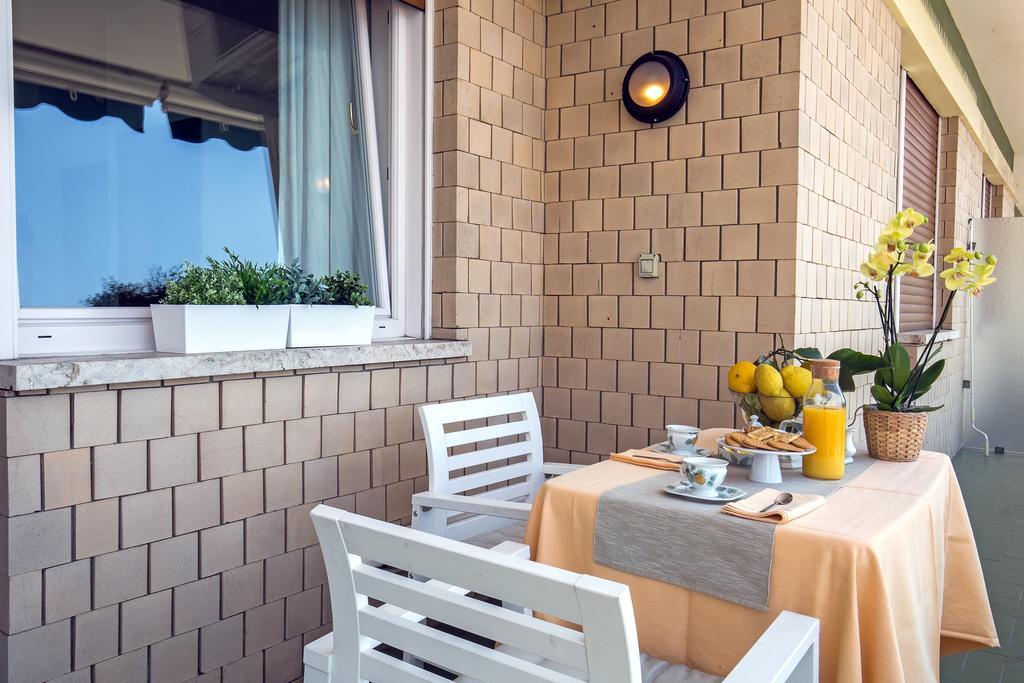 Angelina Apartments Amalfi Coast Майори Экстерьер фото
